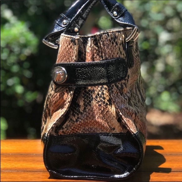 London Fog Snakeskin Bag - Picture 2 of 7